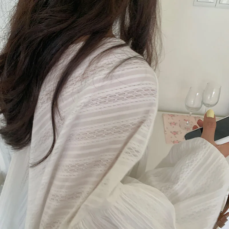 Summer Women's BlousesRetro Court Style Lantern Sleeve Solid Color Top Korean New Loose Casual Female Tops LL384
Summer Women's BlousesRetro Court Style Lantern Sleeve Solid Color Top Korean New Loose Casual Female Tops LL384