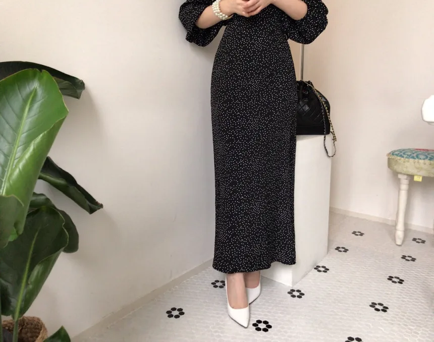 Sexy V-neck black color elegant ladies dress top quality fashion Women slim waist dress
Sexy V-neck black color elegant ladies dress top quality fashion Women slim waist dress