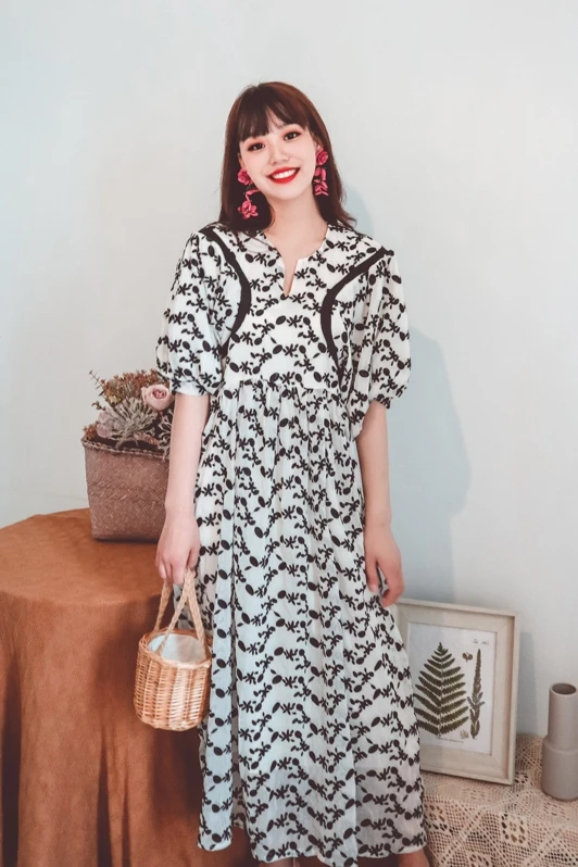 SuperAen 2021 Lace Embroidery Flower High Waist Loose V-Neck Ankle-Length Summer Woman Dress
SuperAen 2021 Lace Embroidery Flower High Waist Loose V-Neck Ankle-Length Summer Woman Dress
