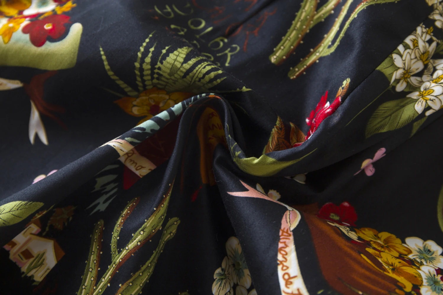 Chinese Qipao Print Silk Chinese Dress New Pattern Design Banquet Dress Women Black Sexy Short Modified Version of Cheongsam
Chinese Qipao Print Silk Chinese Dress New Pattern Design Banquet Dress Women Black Sexy Short Modified Version of Cheongsam