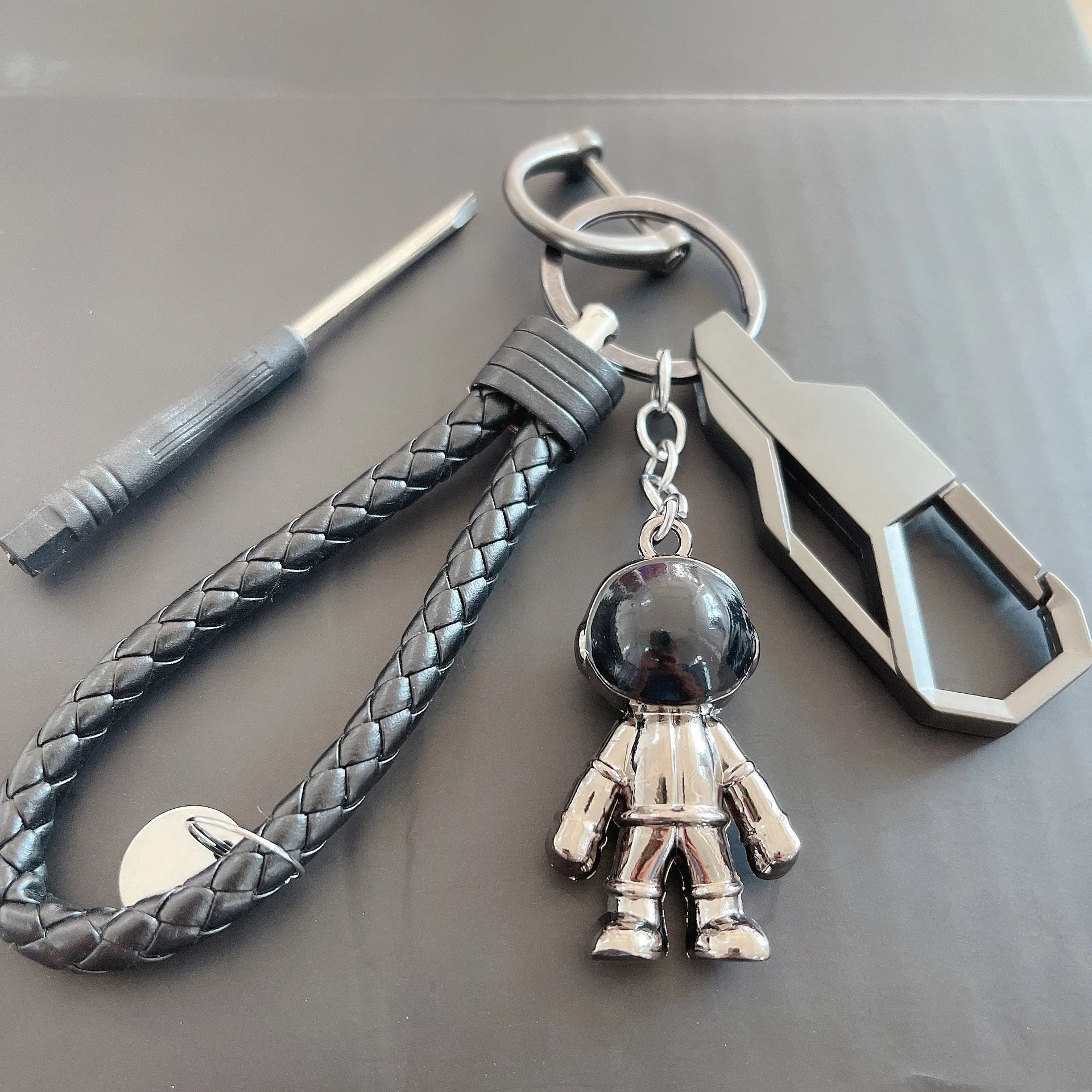 New Creative Spaceman Astronaut Keychain Creative Metal Personality Men And Women Trendy Car Backpack Pendant Key Chain Gift
New Creative Spaceman Astronaut Keychain Creative Metal Personality Men And Women Trendy Car Backpack Pendant Key Chain Gift