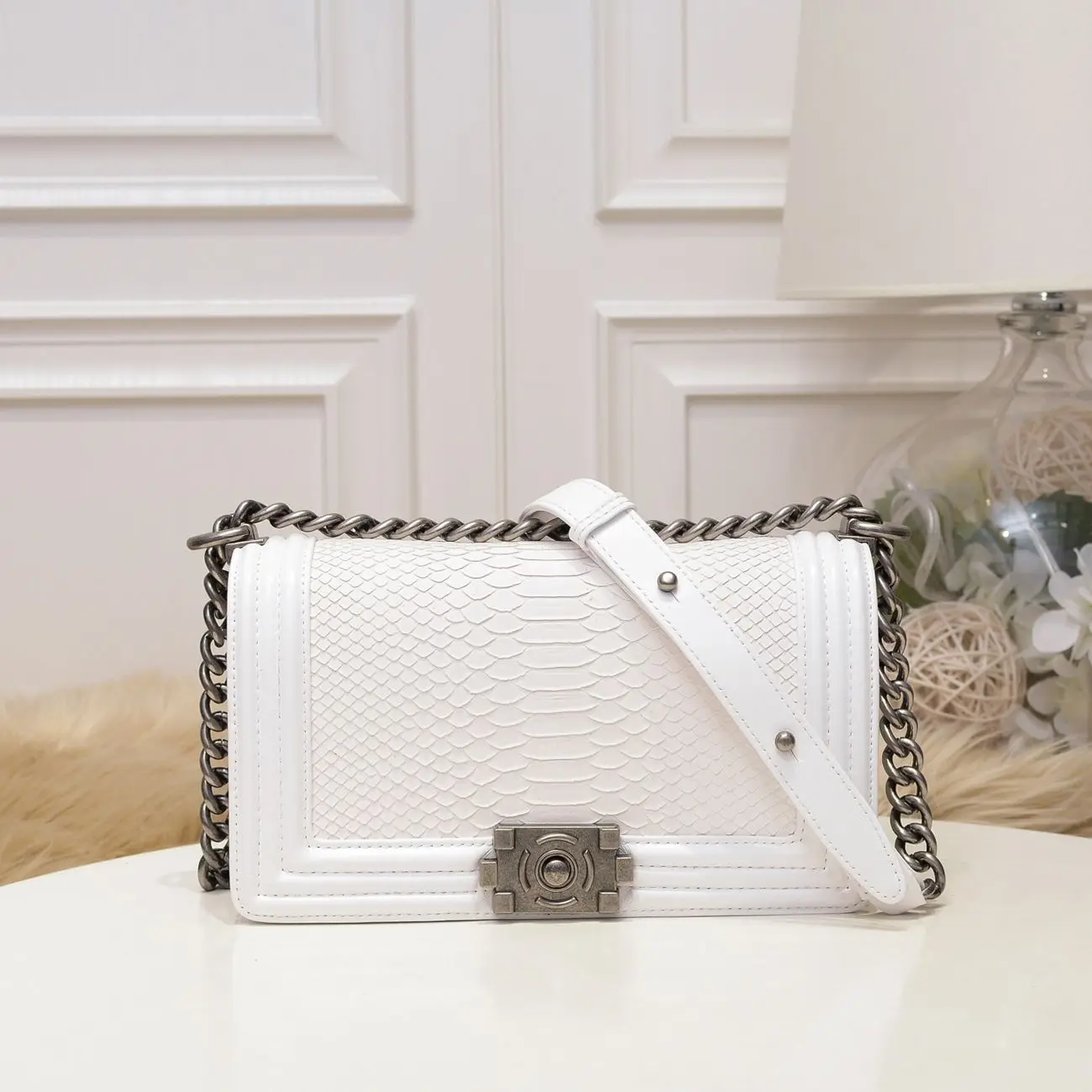 Lambskin snake-print bag is a new fashion trend, versatile chain, one-shoulder sl
Lambskin snake-print bag is a new fashion trend, versatile chain, one-shoulder sl