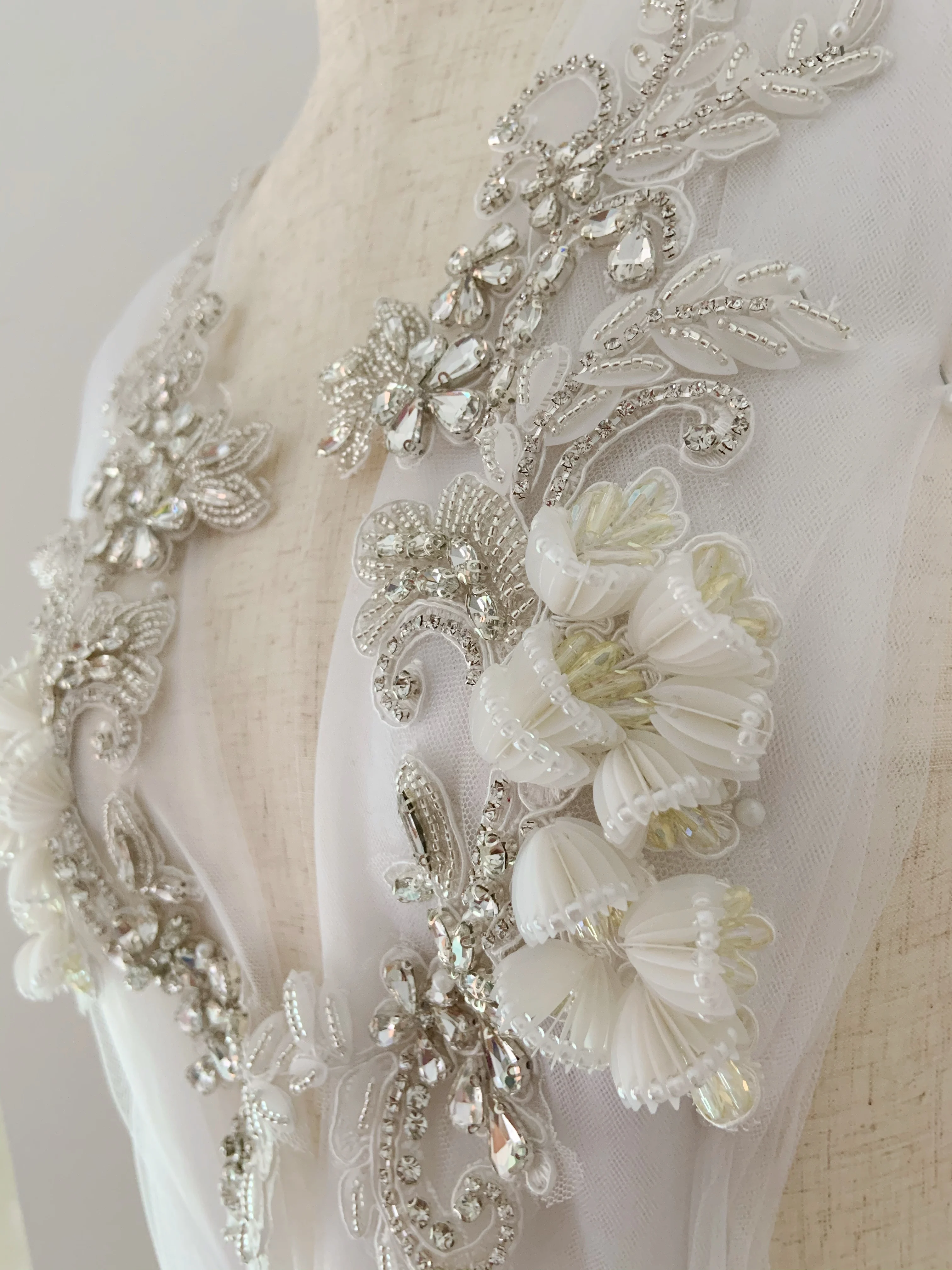 1 Pair Deluxe French Bead Bodice Patch 3D Floral Applique Heavy Rhinestone for Wedding Dress,Couture,Special Event,Dance Costume
1 Pair Deluxe French Bead Bodice Patch 3D Floral Applique Heavy Rhinestone for Wedding Dress,Couture,Special Event,Dance Costume