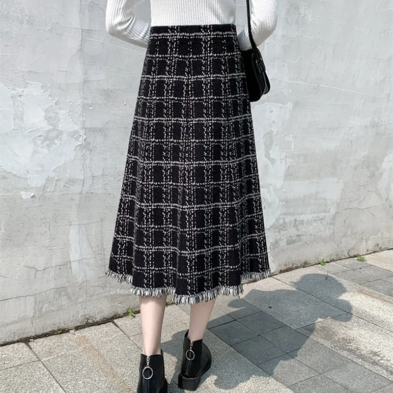 New 2020 Spring Elegant Vintage Plaid Tassels Women Knitted Skirts Elastic High Waist Loose Mid-length Warm A-line Skirt Female
New 2020 Spring Elegant Vintage Plaid Tassels Women Knitted Skirts Elastic High Waist Loose Mid-length Warm A-line Skirt Female