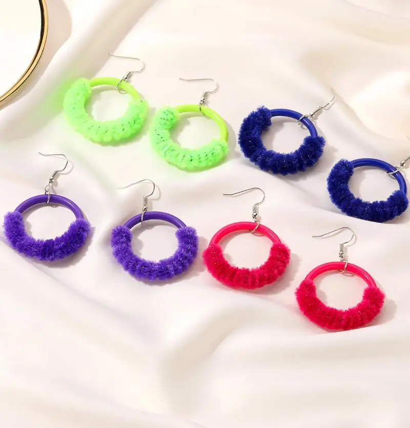 Новые плюшевые круглые серьги ручной работы, Модные индивидуальные ювелирные изделия для вечерние, корейские милые подвесные круглые Вися...
Новые плюшевые круглые серьги ручной работы, Модные индивидуальные ювелирные изделия для вечерние, корейские милые подвесные круглые Вися...