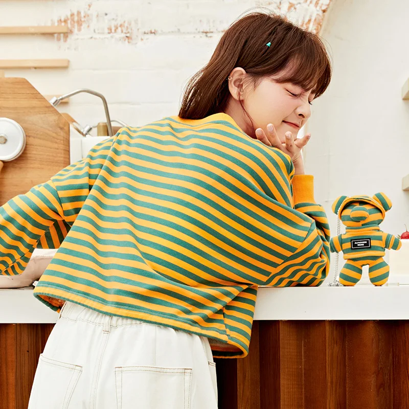 SEMIR Sweatshirt Women Cute Bear Accessories Fashion Striped Loose Short O Neck 2021 Winter New Girl Base Hoodie
SEMIR Sweatshirt Women Cute Bear Accessories Fashion Striped Loose Short O Neck 2021 Winter New Girl Base Hoodie
