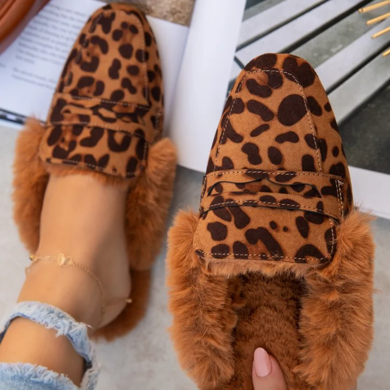 Женские мокасины с мехом, на плоской подошве, с квадратным носком
Женские мокасины с мехом, на плоской подошве, с квадратным носком