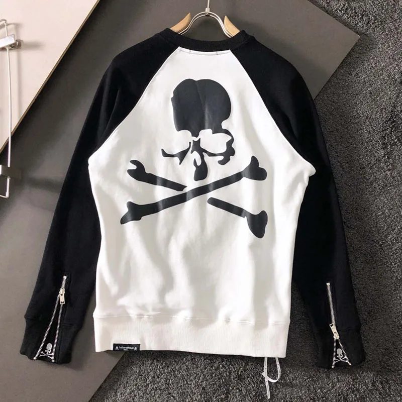 2021 Skull sweatshirt men's autumn and winter models black and white color matching casual round neck sweatshirt WY372
2021 Skull sweatshirt men's autumn and winter models black and white color matching casual round neck sweatshirt WY372