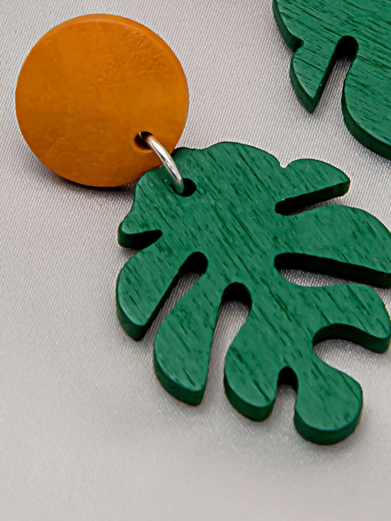 Vintage Wooden Green Leaf Dangle Earrings Fresh Orange Green Plant Drop Earrings
Vintage Wooden Green Leaf Dangle Earrings Fresh Orange Green Plant Drop Earrings