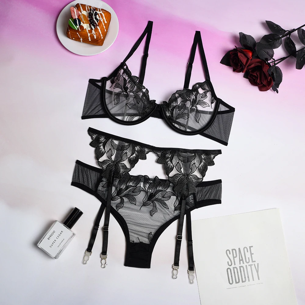 Women's t-pants pop Embroidery Flower waist cover three piece sexy underwear
Women's t-pants pop Embroidery Flower waist cover three piece sexy underwear