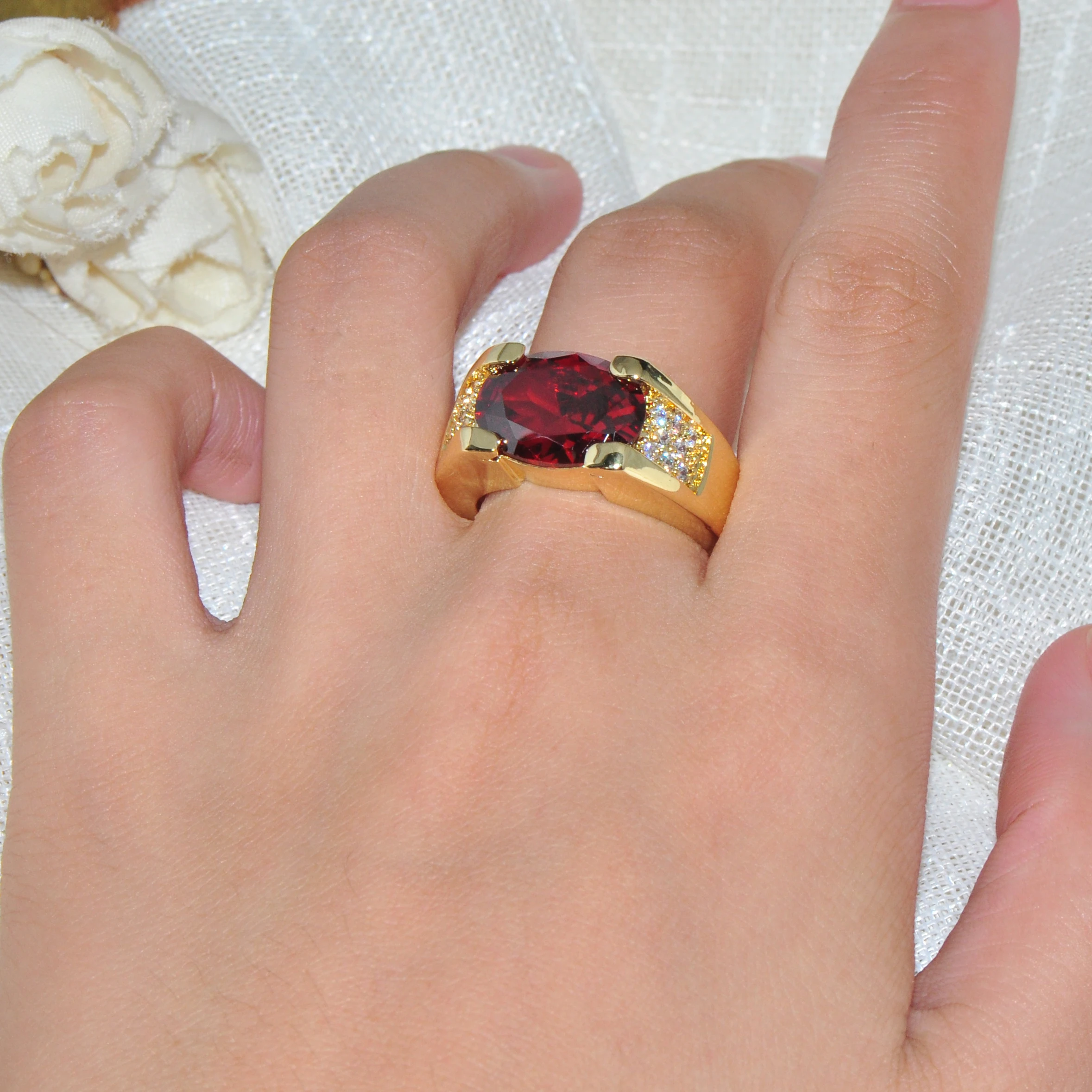 Vintage Female Red Crystal Stone Jewelry Charm Gold Color Thin Wedding Rings For Women Luxury Oval Zircon Engagement Ring
Vintage Female Red Crystal Stone Jewelry Charm Gold Color Thin Wedding Rings For Women Luxury Oval Zircon Engagement Ring