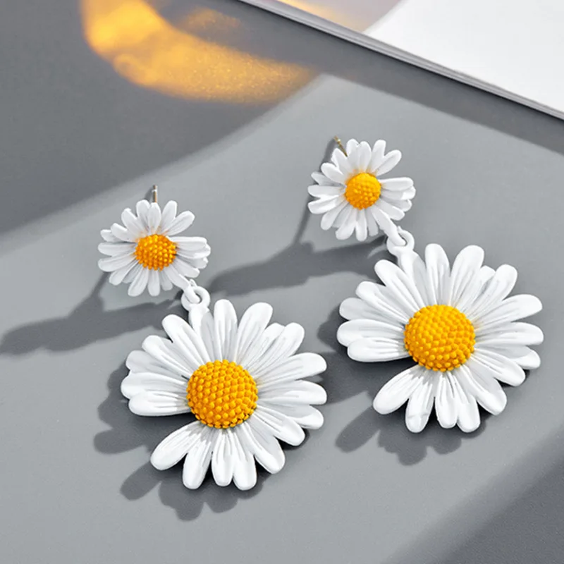 European Trend Colorful Daisy Flowers Dangle Earrings Female Simple Elegant Brincos for Woman Fashion Wedding Ear Jewelry Gift
European Trend Colorful Daisy Flowers Dangle Earrings Female Simple Elegant Brincos for Woman Fashion Wedding Ear Jewelry Gift