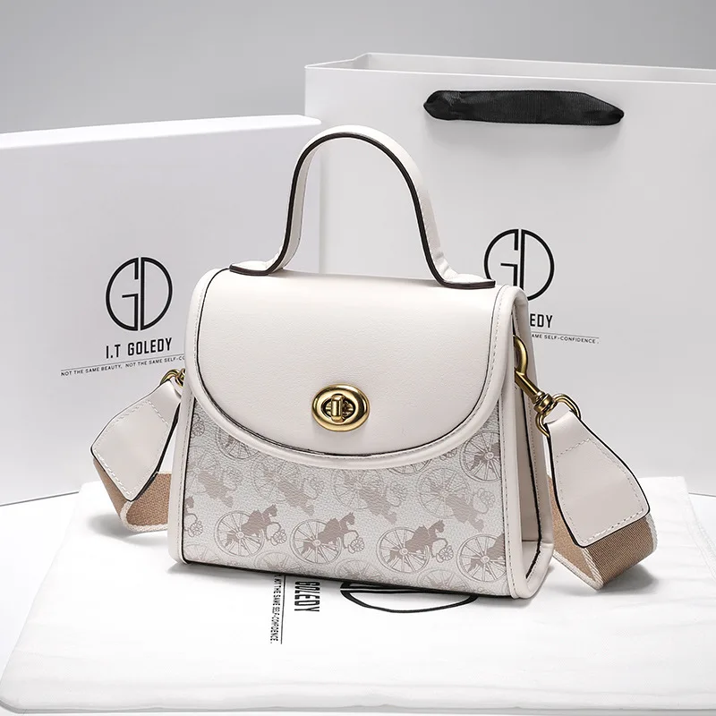High-quality Leather Women's Small Square Bag 2021 New Luxury Brand Designer Shoulder Messenger Bag Handbag Sac A Main De Luxe 
High-quality Leather Women's Small Square Bag 2021 New Luxury Brand Designer Shoulder Messenger Bag Handbag Sac A Main De Luxe