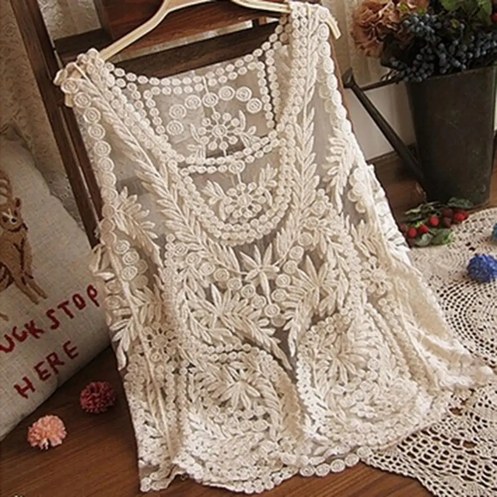 Summer New Hook Flower Lace Solid Stitching V-neck Camis Female Knitted Short Section Slim Outer Wear Shirt Trend Tank Tops
Summer New Hook Flower Lace Solid Stitching V-neck Camis Female Knitted Short Section Slim Outer Wear Shirt Trend Tank Tops