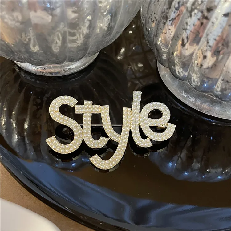 Retro Style Letter Pearl Brooches for Women Autumn Winter Coat Pin Brooch Clothing Accessories Scarf Buckle Gifts for Girlfriend
Retro Style Letter Pearl Brooches for Women Autumn Winter Coat Pin Brooch Clothing Accessories Scarf Buckle Gifts for Girlfriend
