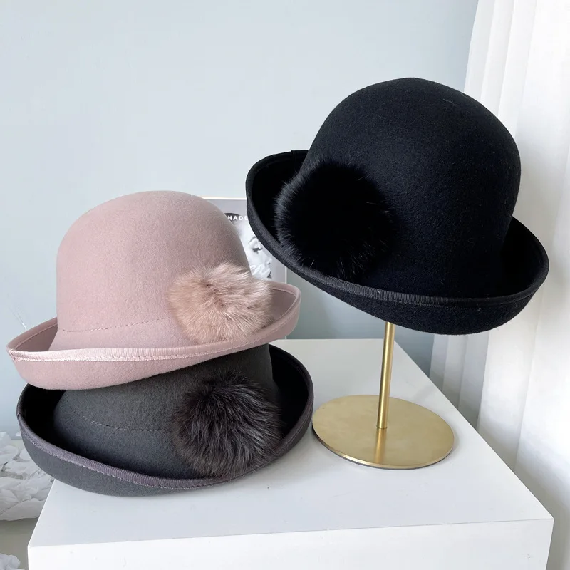 French Elegant Fur Ball Decoration Dome Wool Fedora Hat For Women Vintage Basin Hat Fashion Designer Custom Caps Topi Church Hat
French Elegant Fur Ball Decoration Dome Wool Fedora Hat For Women Vintage Basin Hat Fashion Designer Custom Caps Topi Church Hat