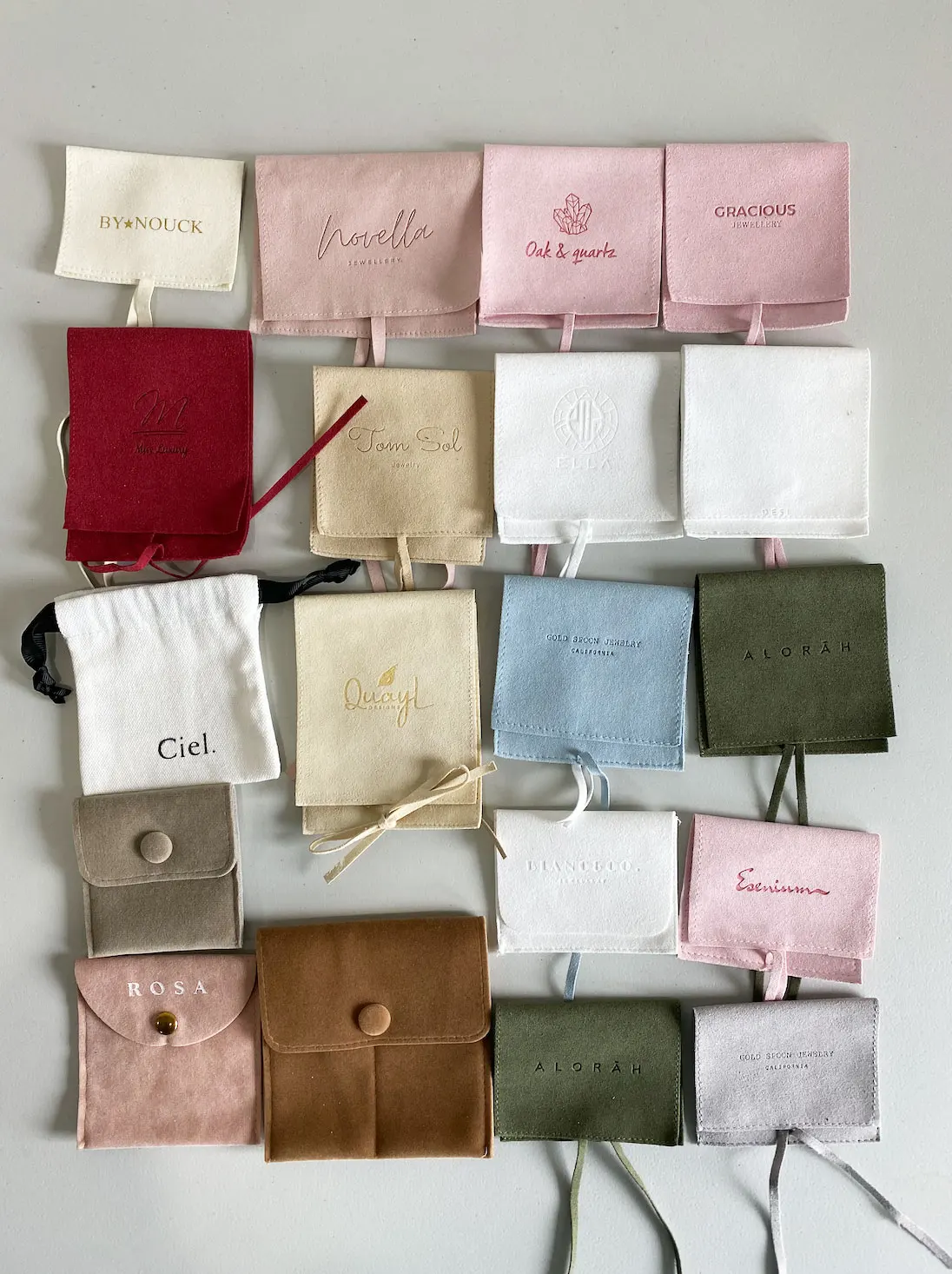 100pcs personalized debossed gold silver logo chic small jewerly drawer cardboard box Custom earrings necklace jewelry boxes
100pcs personalized debossed gold silver logo chic small jewerly drawer cardboard box Custom earrings necklace jewelry boxes