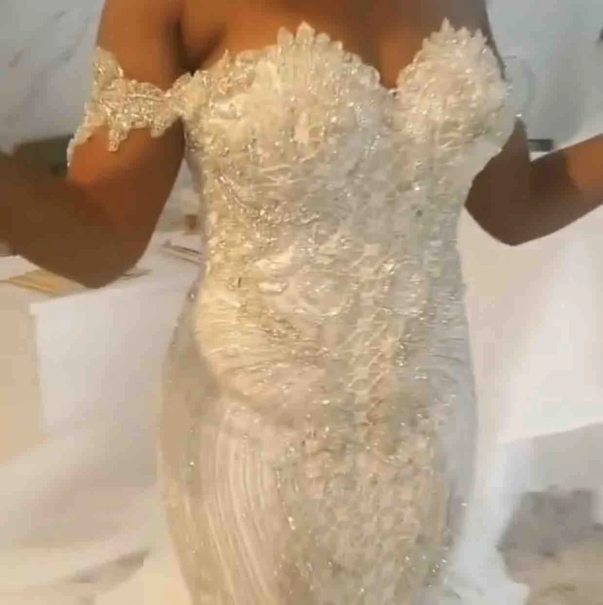 Ruffles Overskirts Mermaid Wedding Dresses Off Shoulder Lace Applique Sequins Beads Plus Size Wedding Dress Lace Up Back vestido
Ruffles Overskirts Mermaid Wedding Dresses Off Shoulder Lace Applique Sequins Beads Plus Size Wedding Dress Lace Up Back vestido