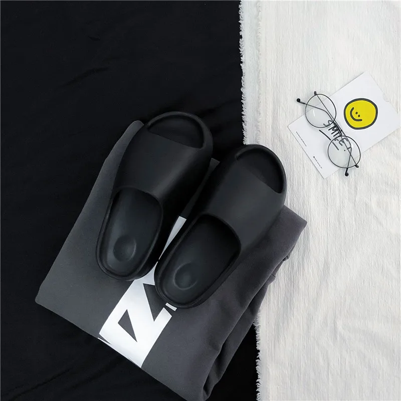 Summer new lover's slippers bathroom home ladies slippers indoor floor thick-soled shoes summer fashion non-slip couple slippers
Summer new lover's slippers bathroom home ladies slippers indoor floor thick-soled shoes summer fashion non-slip couple slippers