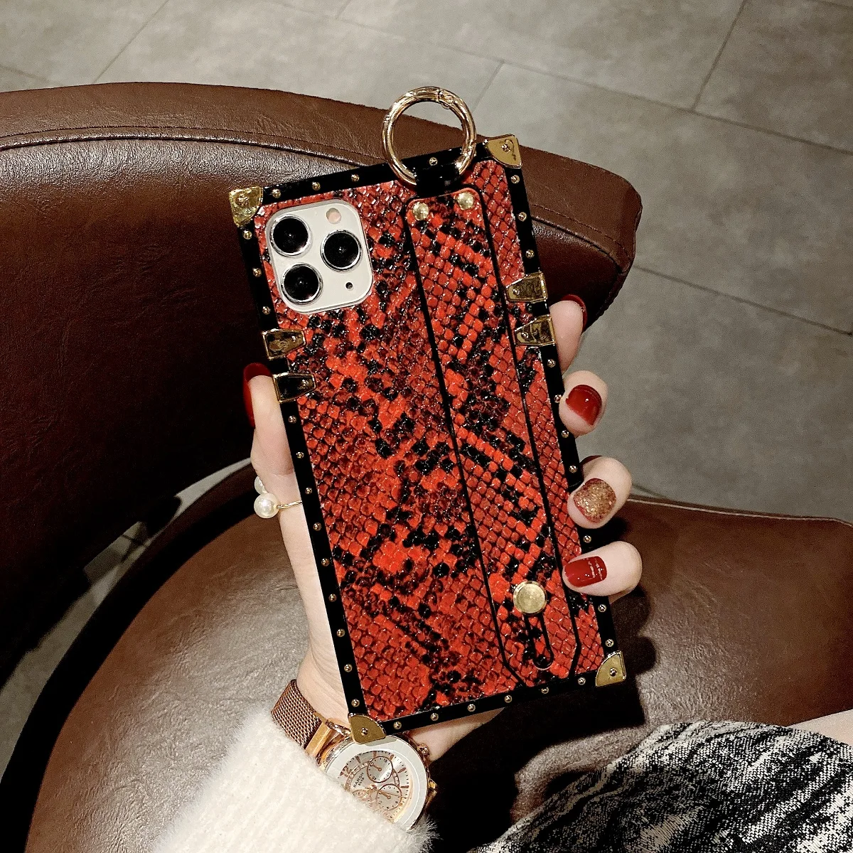 Luxury Snake Pattern Leather Phone Case for Huawei Honor 30 Pro 20 10i 8X 9X V30 P Smart Z Soft TPU Back Cover with Wristband
Luxury Snake Pattern Leather Phone Case for Huawei Honor 30 Pro 20 10i 8X 9X V30 P Smart Z Soft TPU Back Cover with Wristband