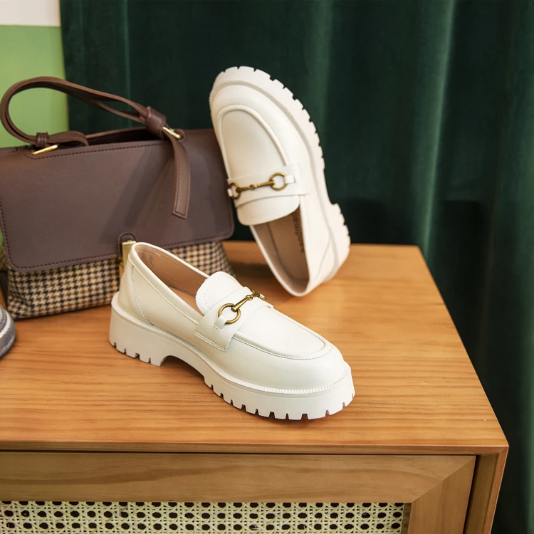 2021 New Personalized Fashion Leather Oxjin Shoes And Metal Buckle Casual Shoes Square Heel Round Head Lady Shoes
2021 New Personalized Fashion Leather Oxjin Shoes And Metal Buckle Casual Shoes Square Heel Round Head Lady Shoes