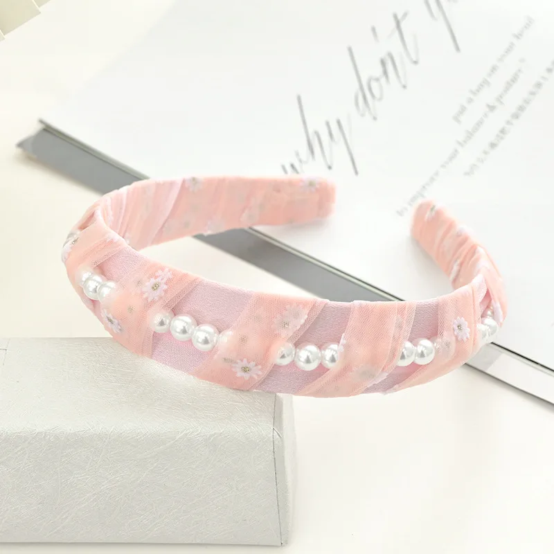 2021 Korean version of the new pure color lace mesh studs pearl headband headband wide brim ladies headband
2021 Korean version of the new pure color lace mesh studs pearl headband headband wide brim ladies headband