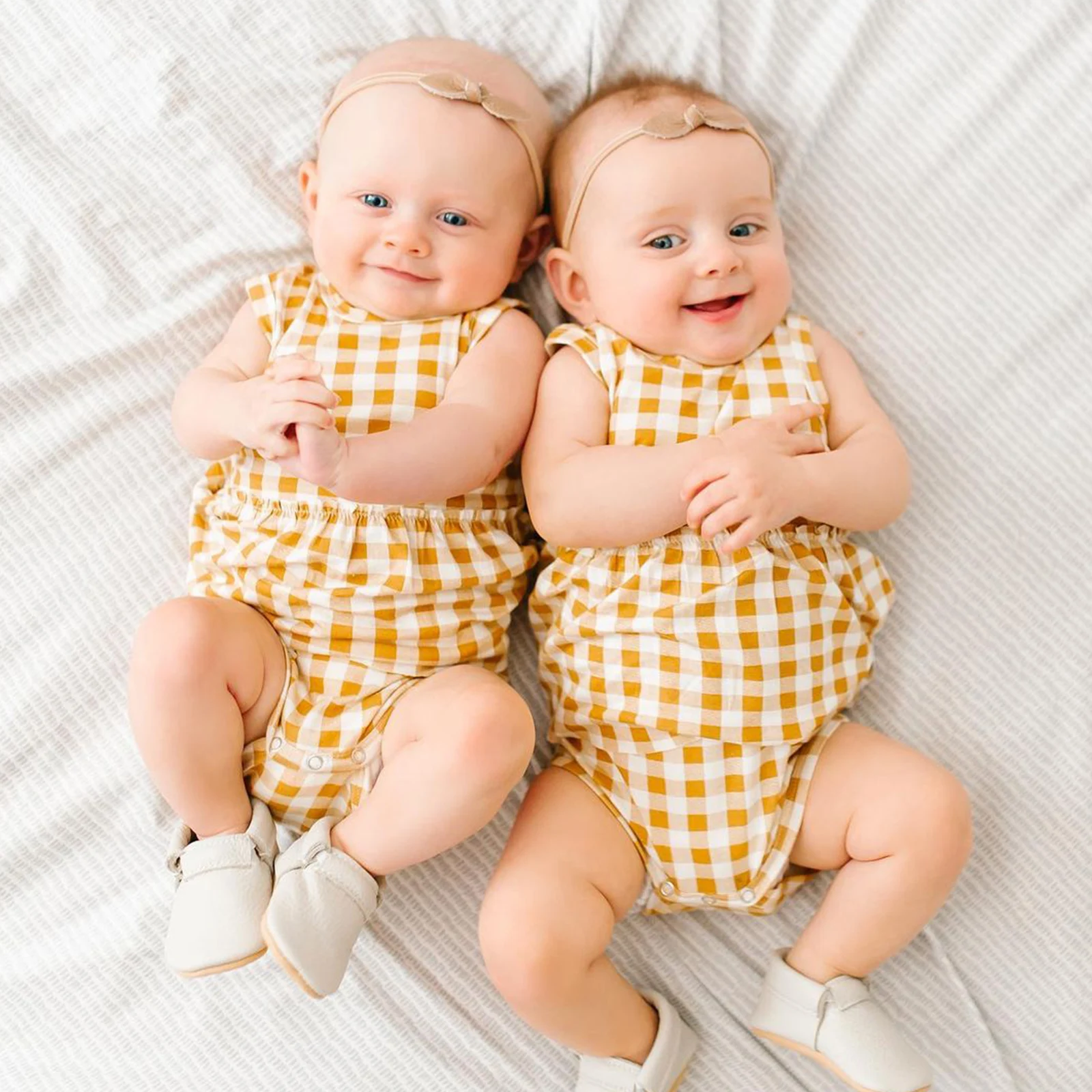 Baby Girls Romper Summer Sleeveless Round Neck Plaid Bodysuit Ruffle Yellow Junmpsuit One-piece for Birthday Party Photography
Baby Girls Romper Summer Sleeveless Round Neck Plaid Bodysuit Ruffle Yellow Junmpsuit One-piece for Birthday Party Photography