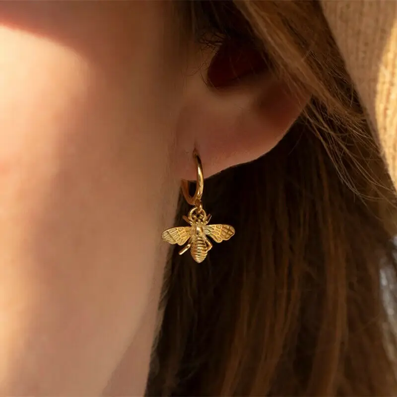 Chic Gold Color Small Bee Pendant Earrings for Women Cute Stereoscopic Insect Drop Earrings Fashion Jewelry Gifts
Chic Gold Color Small Bee Pendant Earrings for Women Cute Stereoscopic Insect Drop Earrings Fashion Jewelry Gifts