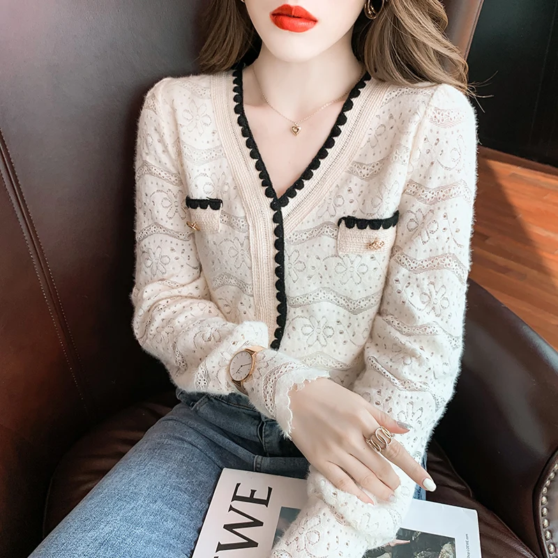 2021 New Autumn Winter V-neck Shirts Women Fashion Long Sleeve Lace Shirts Tops Elegant Female Clothing Casual Blouse Apricot
2021 New Autumn Winter V-neck Shirts Women Fashion Long Sleeve Lace Shirts Tops Elegant Female Clothing Casual Blouse Apricot
