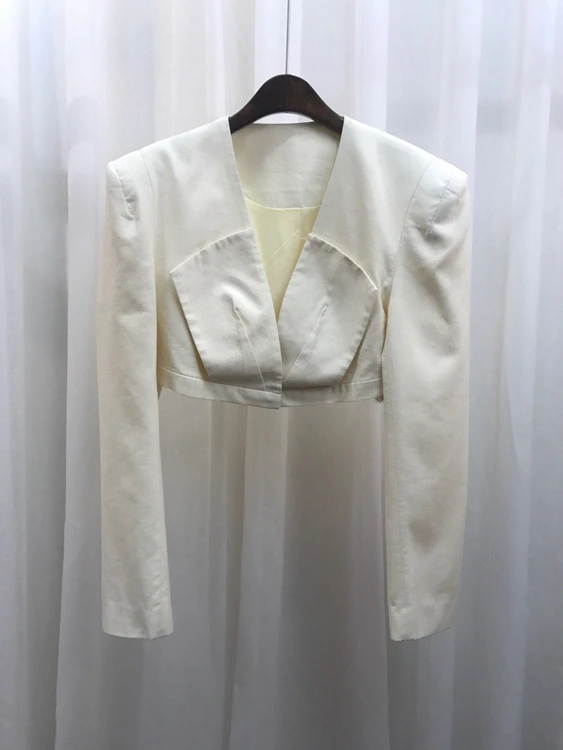 2021 Новая женская Высококачественная модная v-образным вырезом сплошной цвет украшения с длинным рукавом все-матч укороченный топ короткое ...
2021 Новая женская Высококачественная модная v-образным вырезом сплошной цвет украшения с длинным рукавом все-матч укороченный топ короткое ...