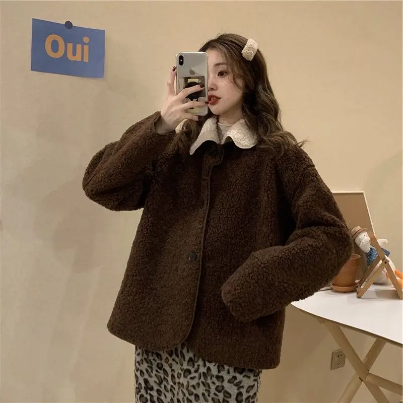 Winter Stitching lamb hair all-match jacket women new plus velvet thick loose Korean fashion Oversized furry woman jackets
Winter Stitching lamb hair all-match jacket women new plus velvet thick loose Korean fashion Oversized furry woman jackets