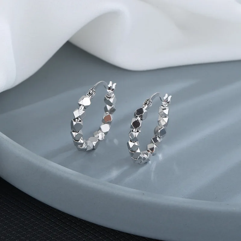 Retro Stereo Small Square Earrings Metal Circle Polygon Smooth Geometric Beaded Earring Simple Delicate Women's Jewelry
Retro Stereo Small Square Earrings Metal Circle Polygon Smooth Geometric Beaded Earring Simple Delicate Women's Jewelry