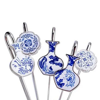 Vintage Porcelain Vase Bookmark for Books Blue and White Metal Bookmark School Stationery Items Creative Unique Gift 
Vintage Porcelain Vase Bookmark for Books Blue and White Metal Bookmark School Stationery Items Creative Unique Gift