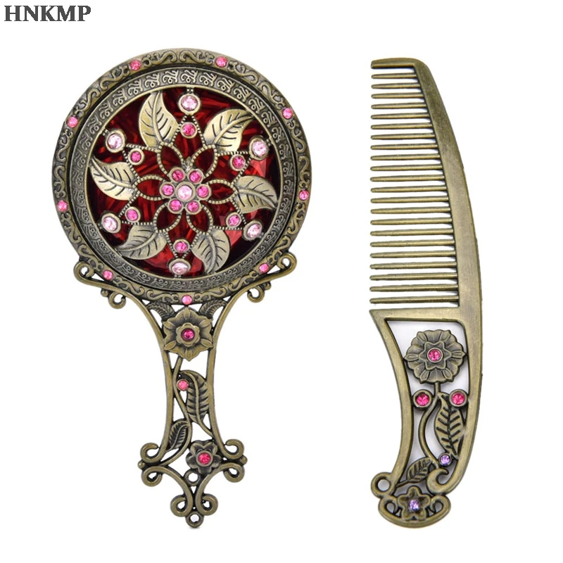 2Pcs/set Women Chic Retro Vintage pocket Mirror Compact Makeup Mirrors Comb Set Hand Make Up Bronze Hollowed-Out Make Up
2Pcs/set Women Chic Retro Vintage pocket Mirror Compact Makeup Mirrors Comb Set Hand Make Up Bronze Hollowed-Out Make Up