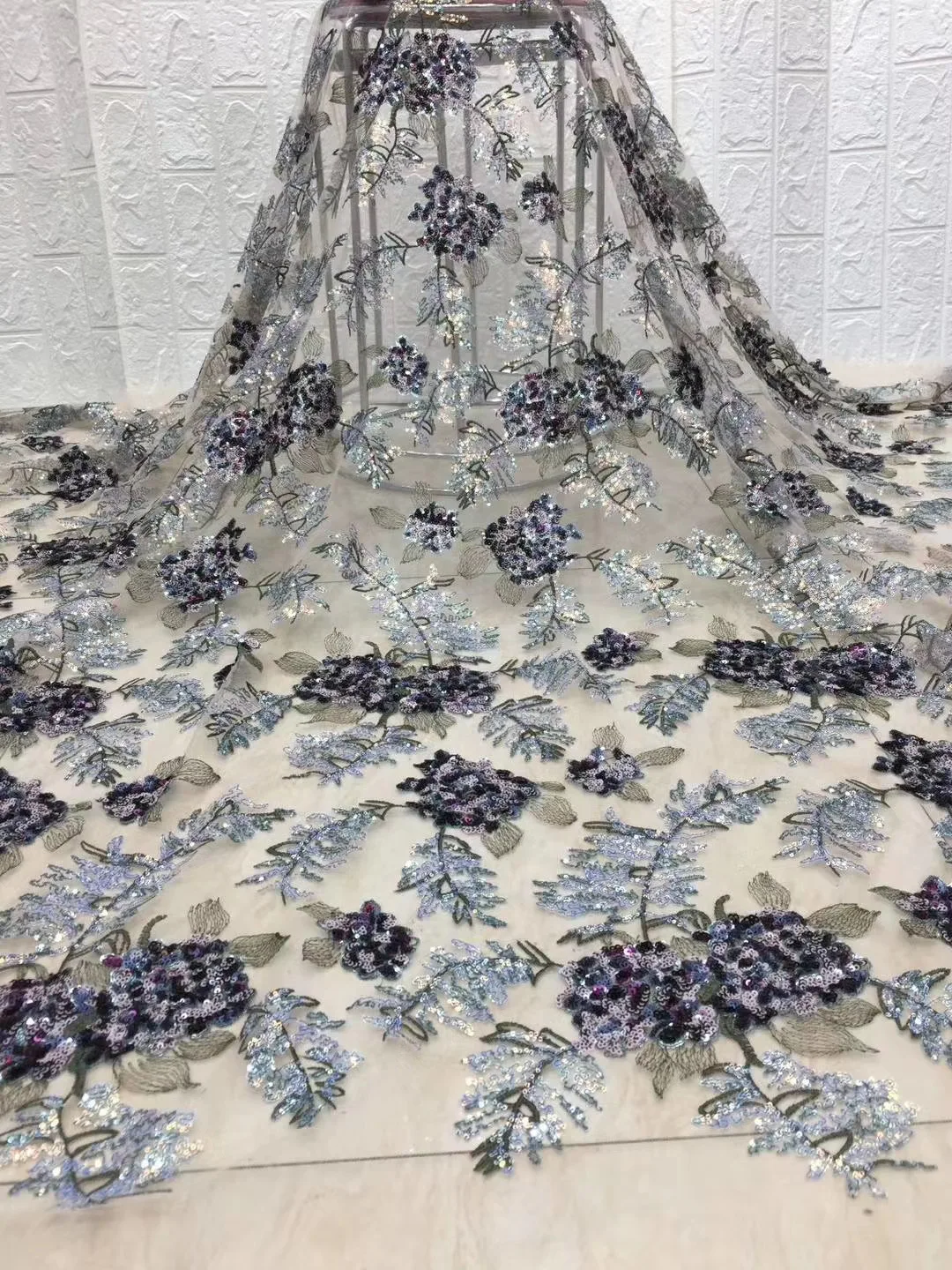 African lace fabric 2020 French lace fabric embroidery Nigeria sequined tulle lace fabric FJ4111
African lace fabric 2020 French lace fabric embroidery Nigeria sequined tulle lace fabric FJ4111
