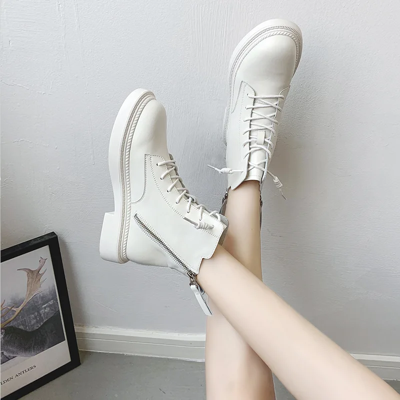 Black Lace Up Boots Women Split Leather Ankle Boots for Women 2020 Fashion Motorcycle Boots Thick Platform Boots 
Black Lace Up Boots Women Split Leather Ankle Boots for Women 2020 Fashion Motorcycle Boots Thick Platform Boots