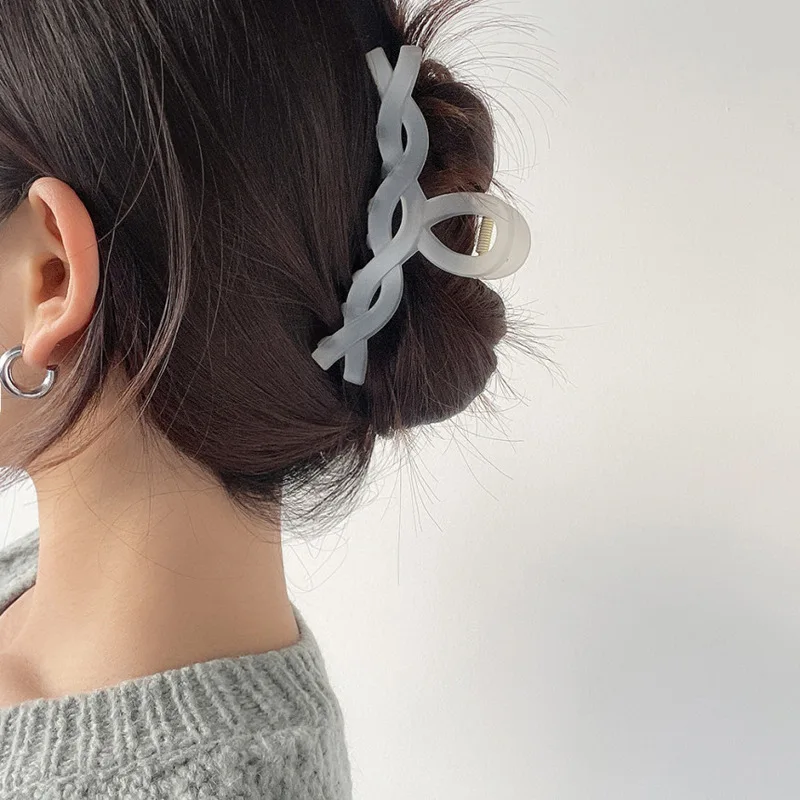 Resin Acrylic Hair Claws Solid Transparent Barrette Geometric Frosted Hairpin Women Fashion Ponytail Holder Hair Accessories
Resin Acrylic Hair Claws Solid Transparent Barrette Geometric Frosted Hairpin Women Fashion Ponytail Holder Hair Accessories