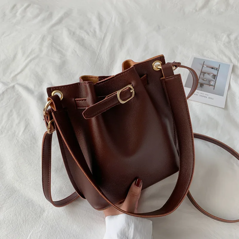 Women's Bag Fashion Retro Simple Bucket Bag New One Shoulder Diagonal Belt Handbag
Women's Bag Fashion Retro Simple Bucket Bag New One Shoulder Diagonal Belt Handbag