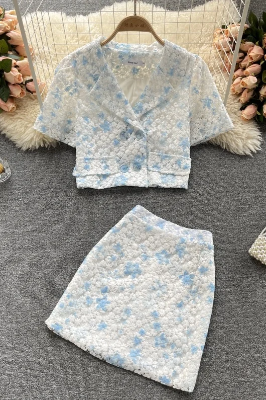 French Temperament Suit Women's Summer Heavy Industry Embroidery Suit Collar Short Top Versatile Skirt Elegant Two Piece Set
French Temperament Suit Women's Summer Heavy Industry Embroidery Suit Collar Short Top Versatile Skirt Elegant Two Piece Set