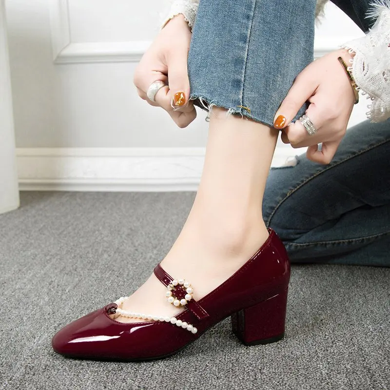 Новинка 2021, темпераментная ретро Обувь для ранней весны с пряжкой в виде одного слова, жемчужная, не устающая ступня, французская сказочная ...
Новинка 2021, темпераментная ретро Обувь для ранней весны с пряжкой в виде одного слова, жемчужная, не устающая ступня, французская сказочная ...