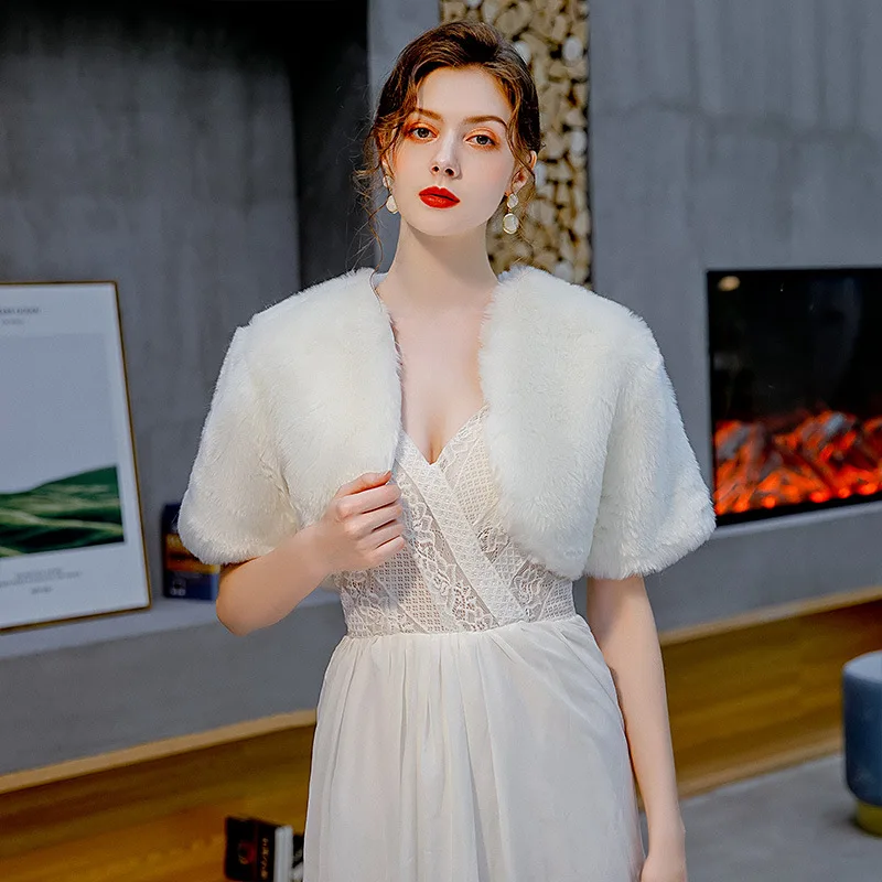 Fur Shawl Wedding Wrap Women Winter Bridal Wraps Etole Femme Mariage Warm Fur Bolero Bridal Jacket Prom Evening Dress Cape Coat
Fur Shawl Wedding Wrap Women Winter Bridal Wraps Etole Femme Mariage Warm Fur Bolero Bridal Jacket Prom Evening Dress Cape Coat