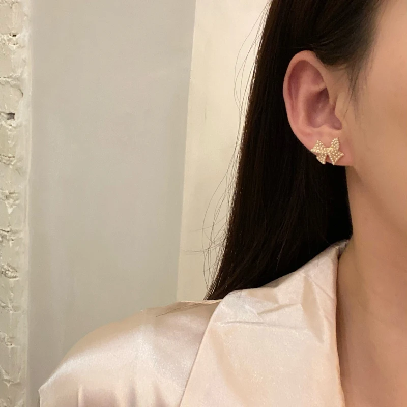 S925 needle Delicate Jewelry Simulated Pearl Earring Sweet Design Bow shaped Stud Earrings For Girl Fine Accessories
S925 needle Delicate Jewelry Simulated Pearl Earring Sweet Design Bow shaped Stud Earrings For Girl Fine Accessories