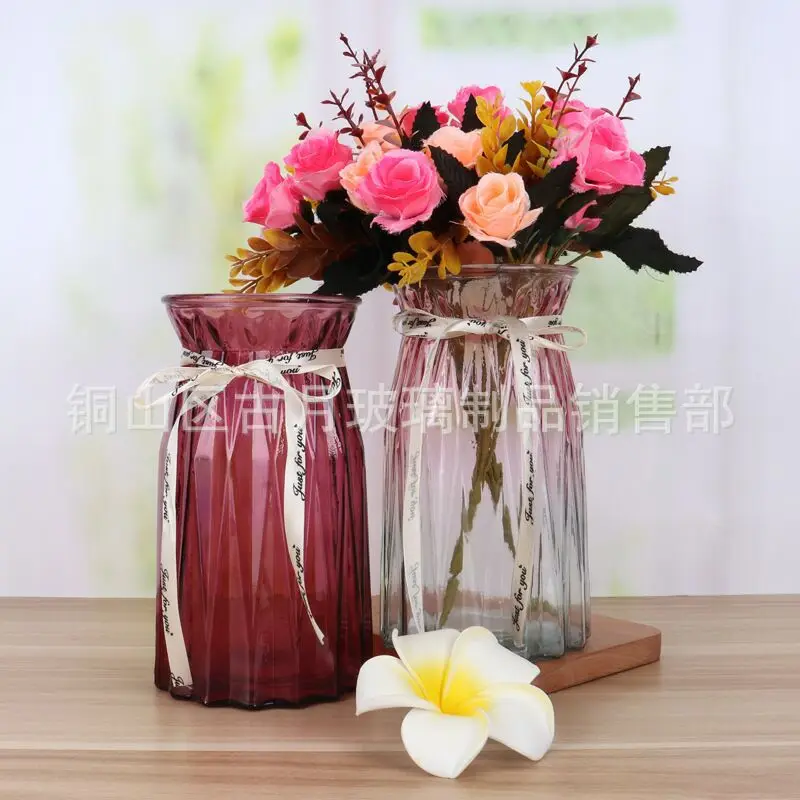 Simple vertical edge glass vase transparent hydroponic flower implement origami vase living room home decoration vase ornaments
Simple vertical edge glass vase transparent hydroponic flower implement origami vase living room home decoration vase ornaments