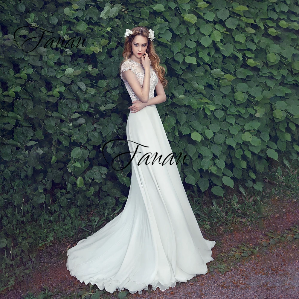 Платье Свадебное с круглым вырезом, коротким рукавом и открытой спиной
Платье Свадебное с круглым вырезом, коротким рукавом и открытой спиной