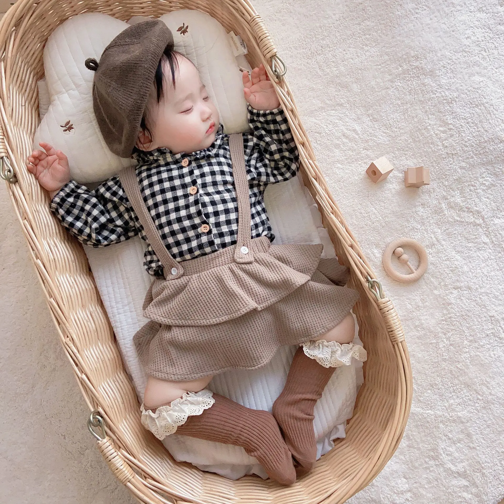 0-2 years old baby romper 2022 spring baby clothes baby girl western style pleated lotus leaf sling crawler
0-2 years old baby romper 2022 spring baby clothes baby girl western style pleated lotus leaf sling crawler