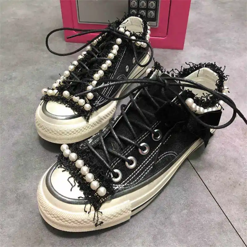 New heavy industry low-cut flat canvas street shooting original handmade beaded personality women's shoes
New heavy industry low-cut flat canvas street shooting original handmade beaded personality women's shoes
