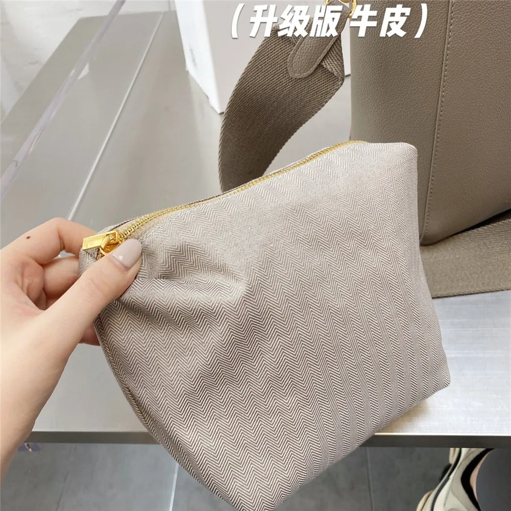 Leather large-capacity handbags fashion handbags ladies shopping bags
Leather large-capacity handbags fashion handbags ladies shopping bags