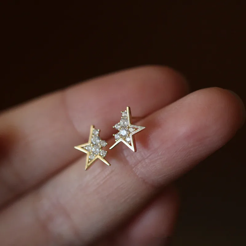 925 Sterling Silver French Creative Broken Zircon Star Stud Earrings Women Pavé Crystal Fashion Trend Party Jewelry Accessories
925 Sterling Silver French Creative Broken Zircon Star Stud Earrings Women Pavé Crystal Fashion Trend Party Jewelry Accessories