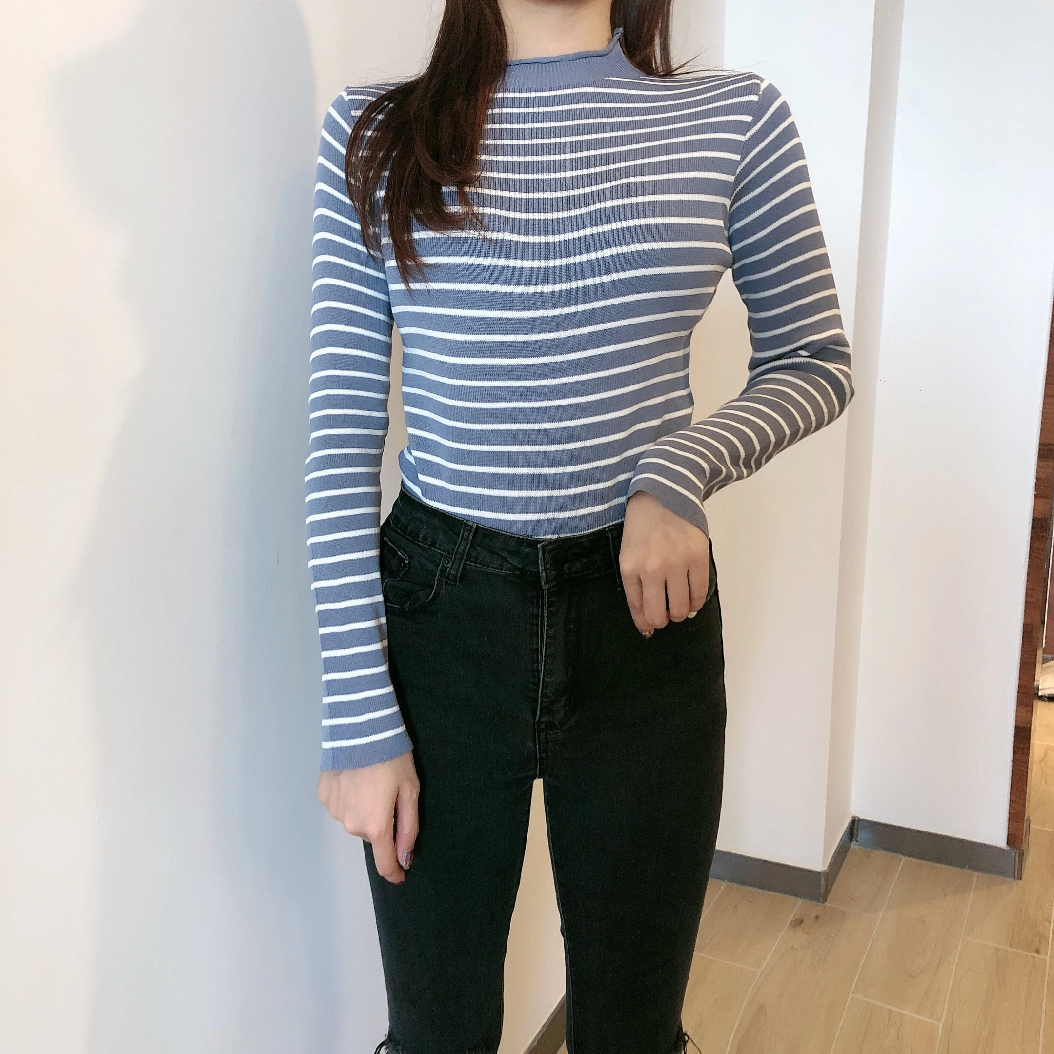 Новинка Весна-Осень Корейская мода полосатая свежая и универсальная повседневная трикотажная футболка из ледяного шелка с круглым вырезом
Новинка Весна-Осень Корейская мода полосатая свежая и универсальная повседневная трикотажная футболка из ледяного шелка с круглым вырезом