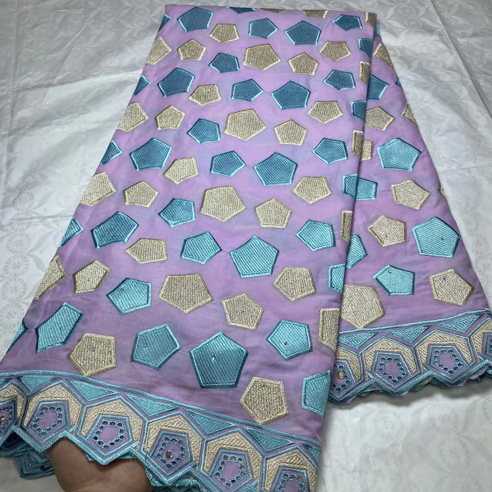 5 ярдов, швейцарская вуаль, кружевная ткань, новейшая вышивка, африканская 100% хлопчатобумажная ткань, хлопчатобумажная ткань в дубайском ст...
5 ярдов, швейцарская вуаль, кружевная ткань, новейшая вышивка, африканская 100% хлопчатобумажная ткань, хлопчатобумажная ткань в дубайском ст...